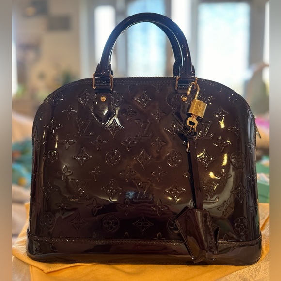Louis Vuitton Vernise Alma BB - Picture 7 of 16